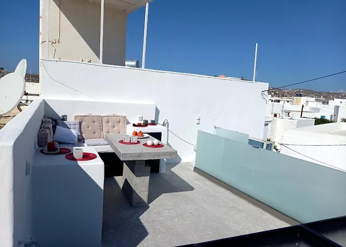 Tristrato Semesterbostad Páros